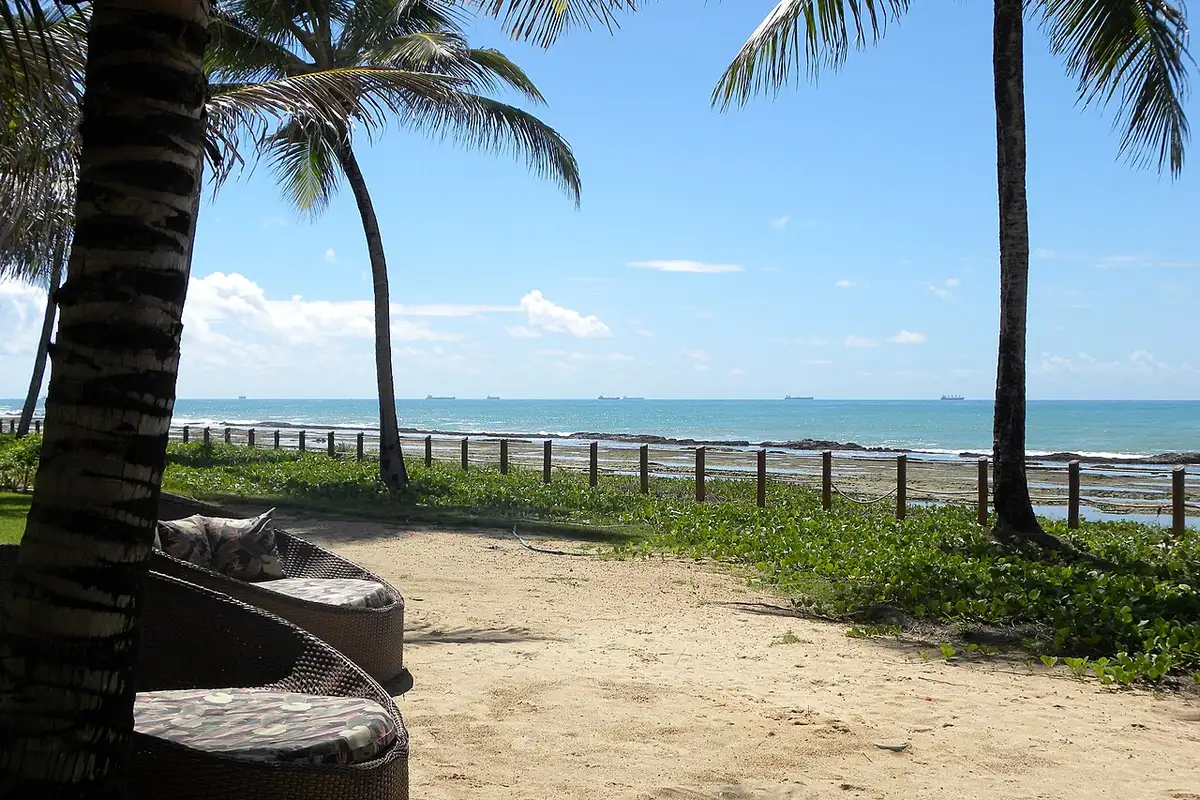 Praia de Muro Alto, em Porto de Galinhas, com piscinas naturais de águas calmas