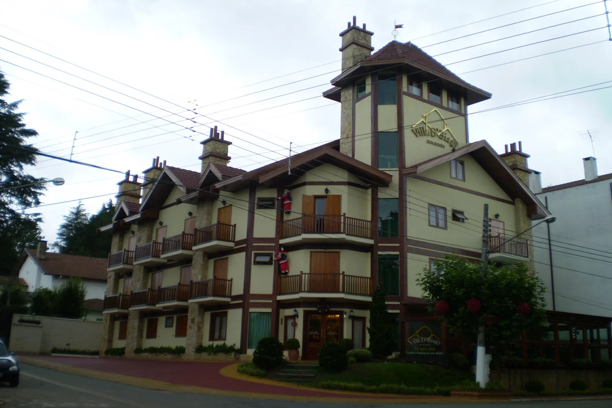 Arquitetura de inspiração europeia na Vila Capivari em Campos do Jordão