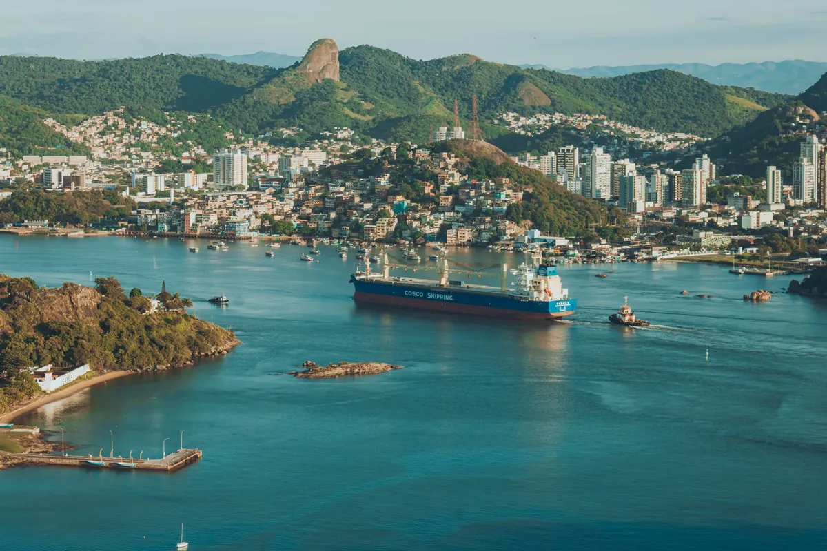 Vista aérea do porto de Salvador, Bahia, escala do roteiro Nordeste do Buenavista