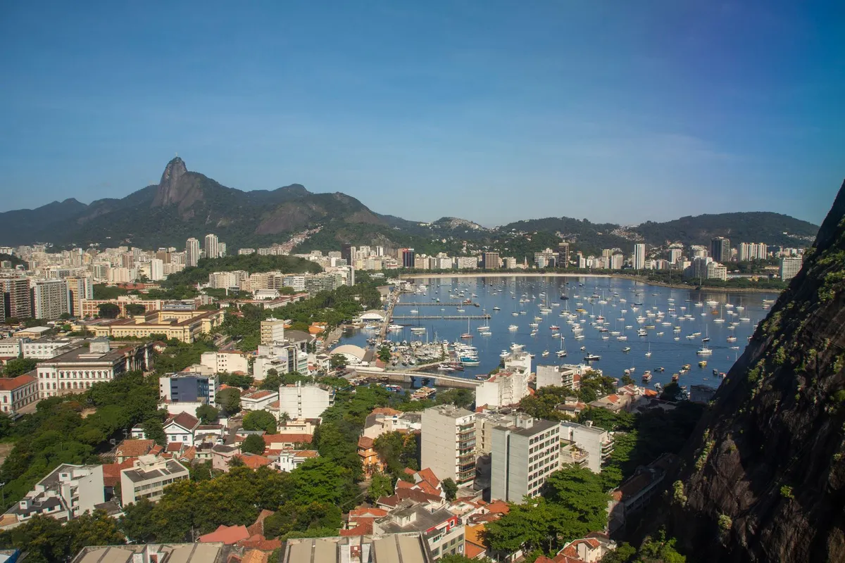 Baía de Guanabara e Pão de Açúcar vistos do alto, Rio de Janeiro