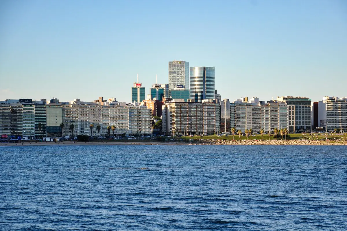 Orla de Montevidéu, escala do cruzeiro Rio da Prata no Costa Diadema