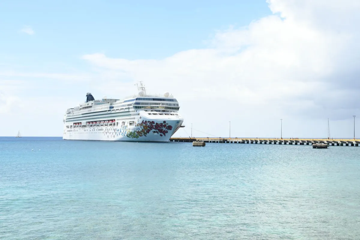 Navio de cruzeiro atracado em St. Croix, nas Ilhas Virgens Americanas