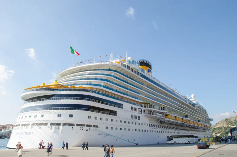Costa Diadema atracado em Dubrovnik