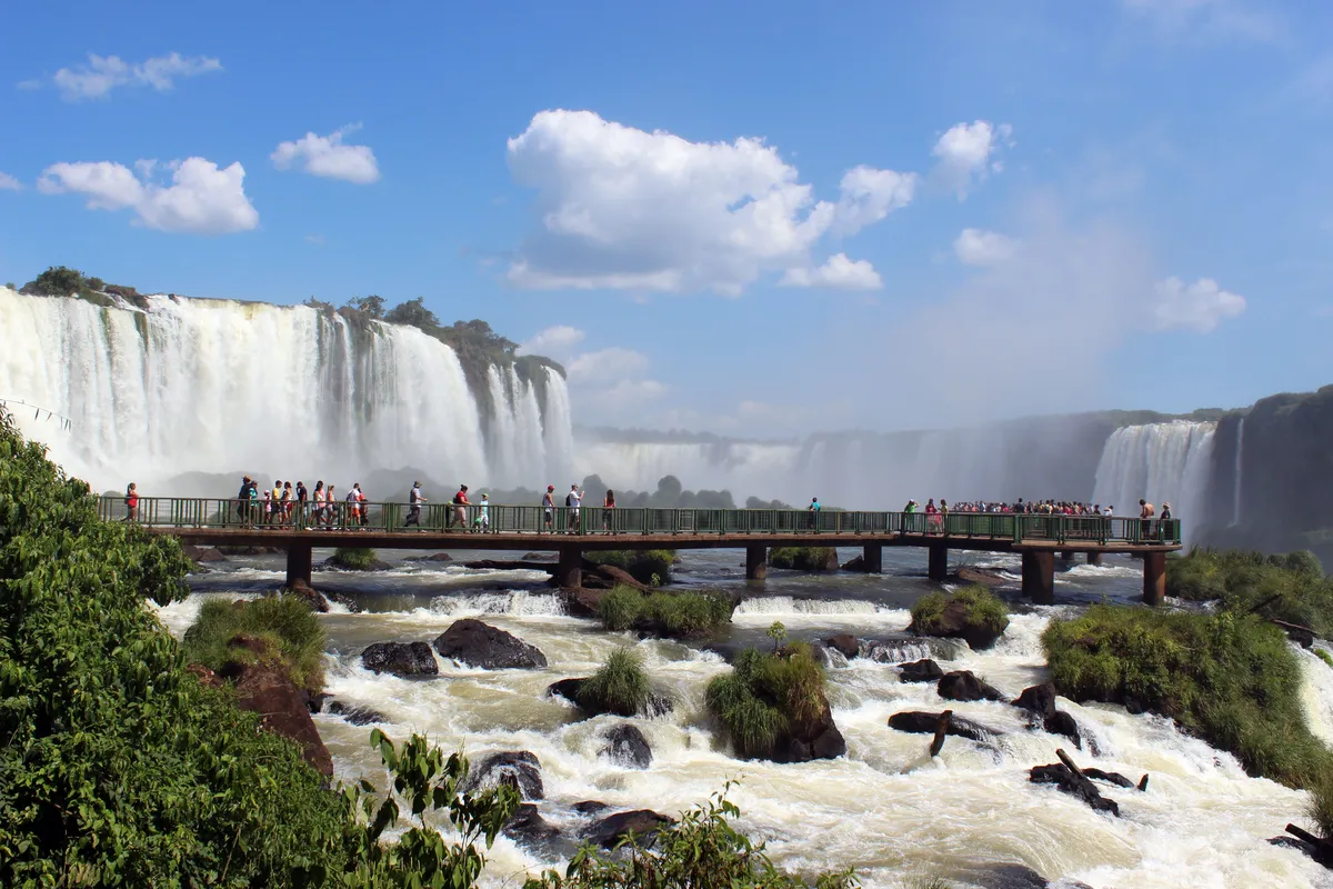 Passarela do lado brasileiro das Cataratas do Iguaçu