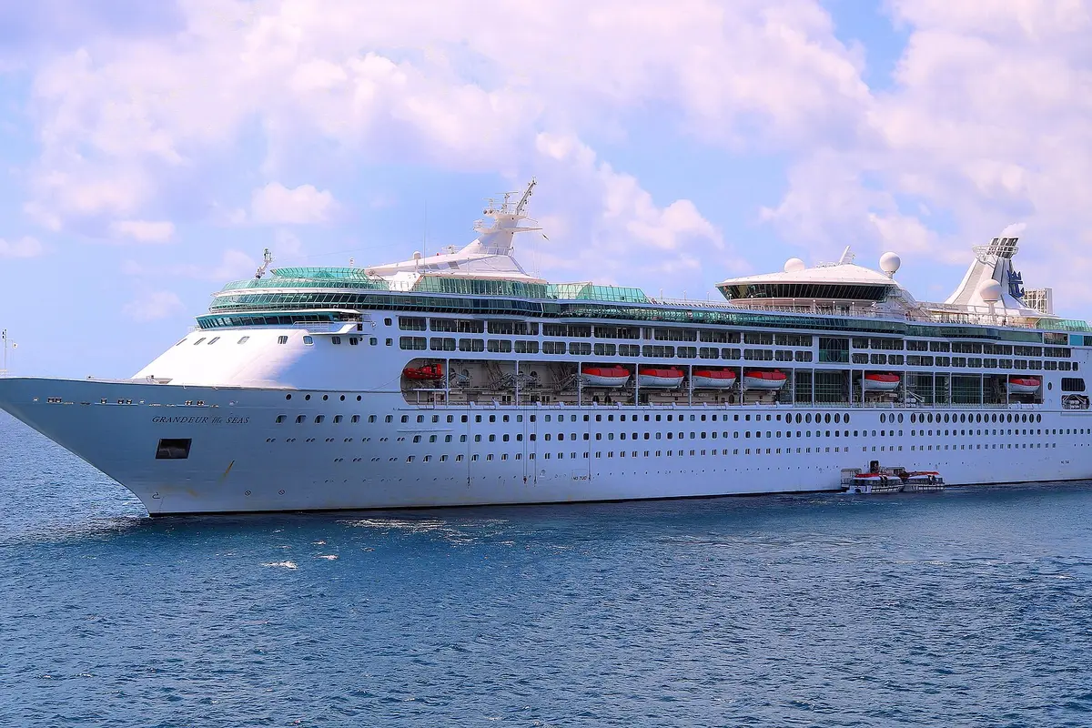 Grandeur of the Seas, navio Royal Caribbean em Roatán