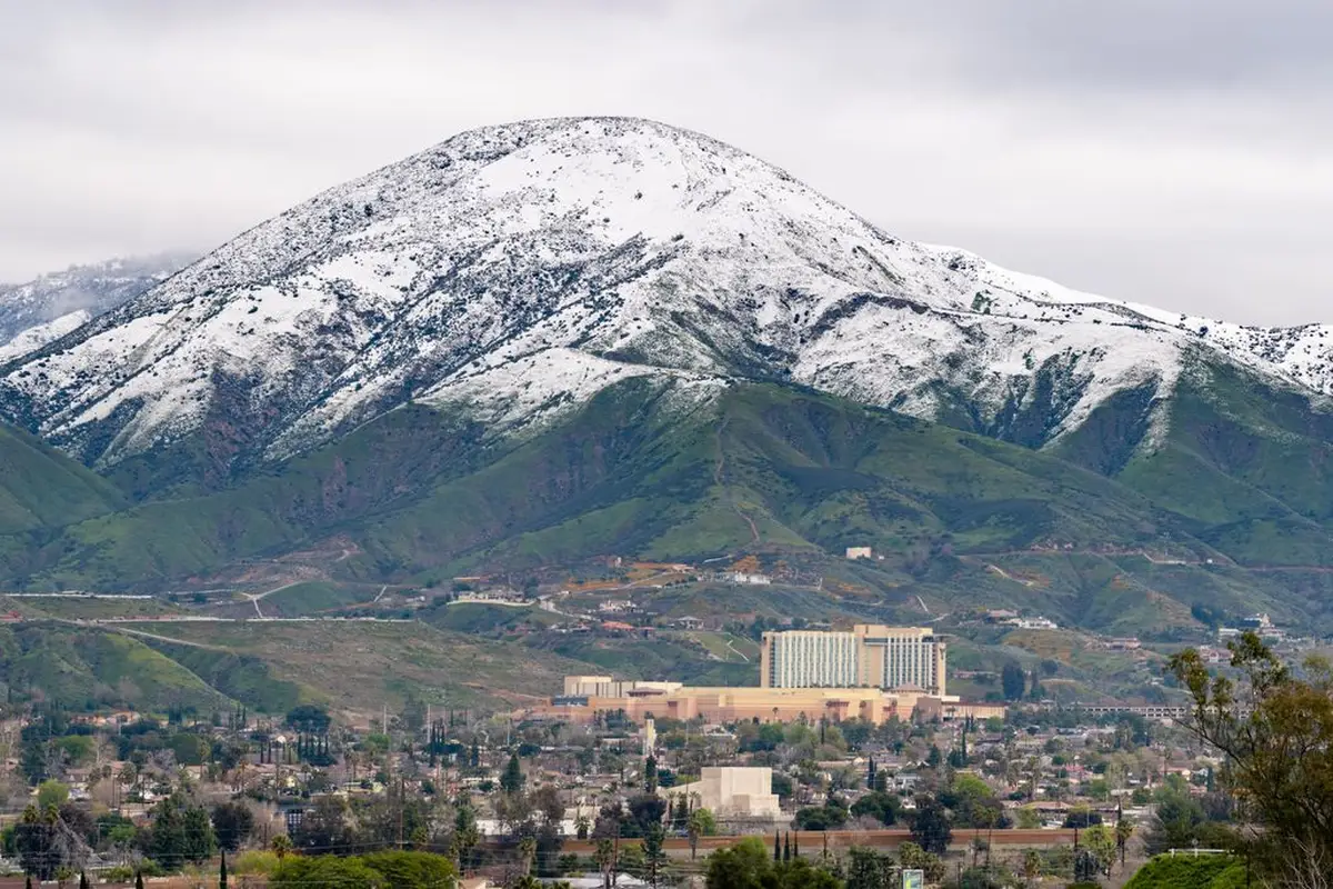 San Bernardino, na Califórnia, com as montanhas ao fundo