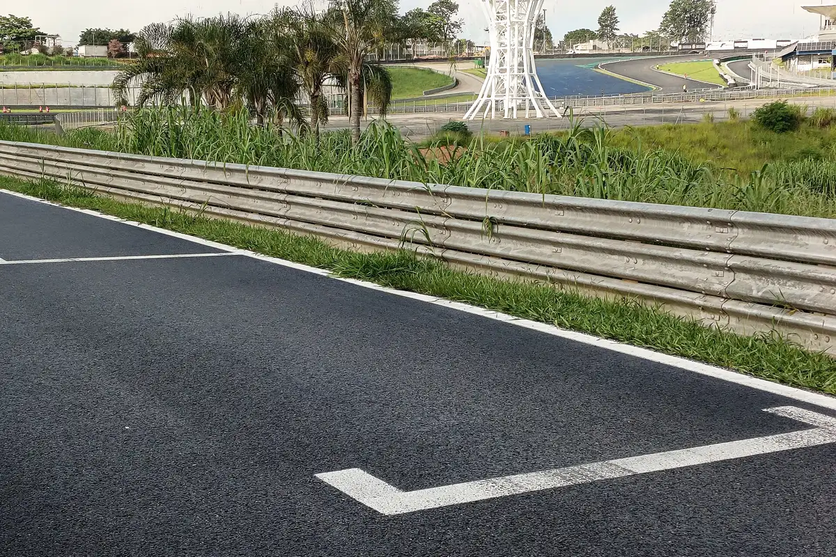 Trecho do Autódromo de Interlagos visto da pista