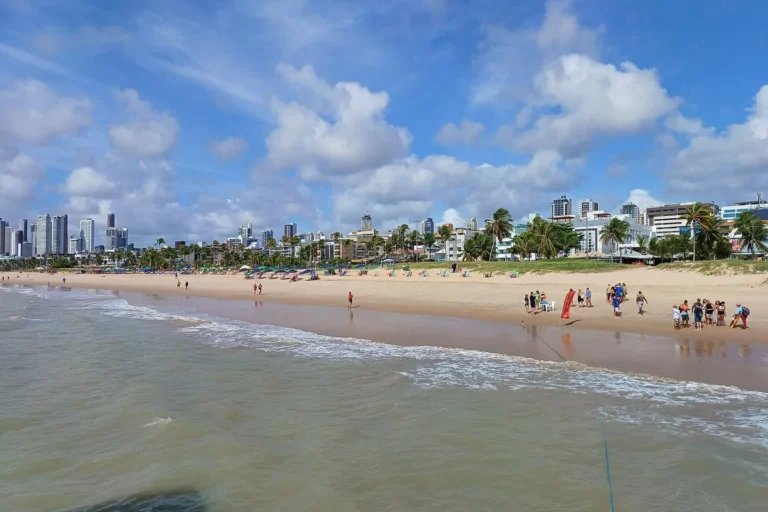 Para onde viajar em dezembro: destinos no Brasil e no exterior (com opções baratas)