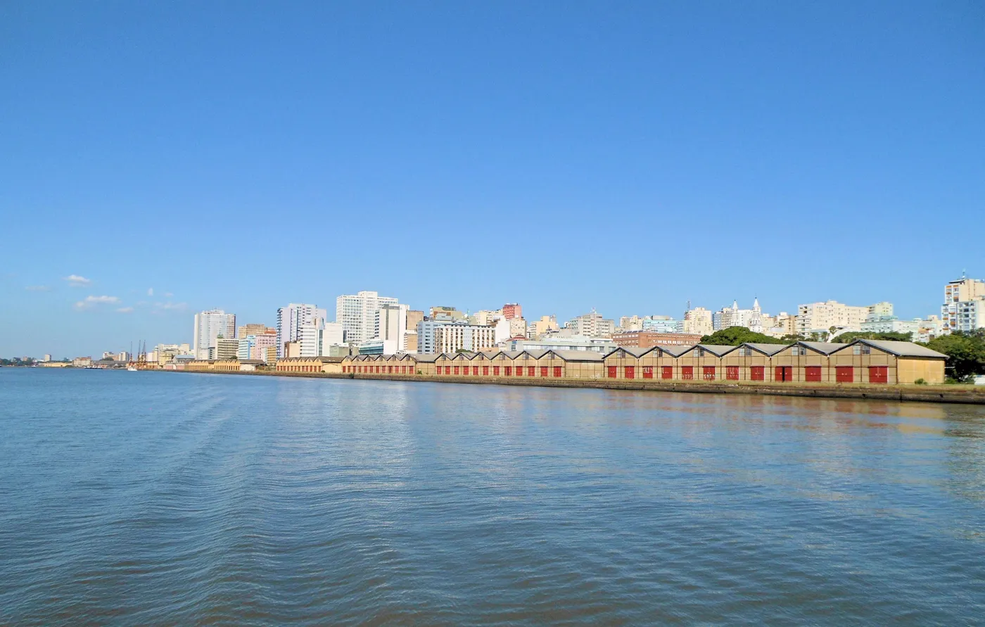 Paisagem de Porto Alegre junto ao Guaíba para combinar com a viagem ao show