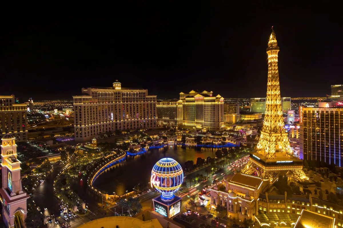 Las Vegas Strip iluminada à noite