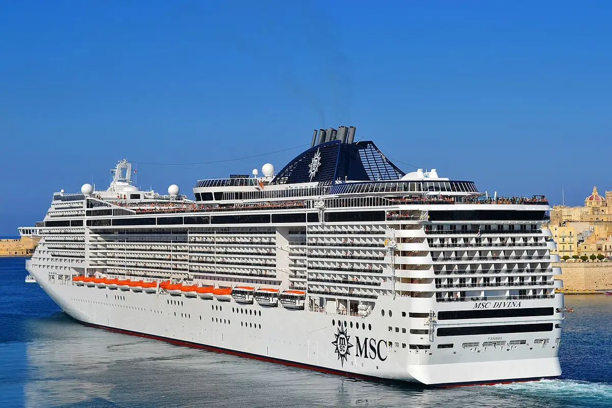 MSC Divina, navio do Maior Encontro do Samba em Alto-Mar, atracado em Malta