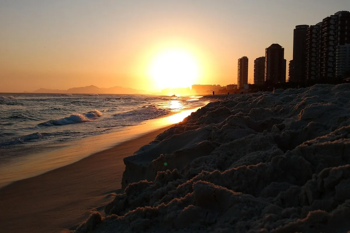 Praia da Barra da Tijuca, bairro de hotéis perto da Farmasi Arena, no Rio de Janeiro