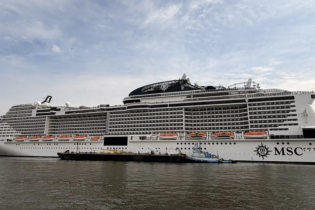 MSC Meraviglia atracado em Brooklyn