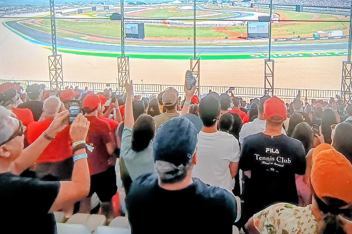 Público na arquibancada do Autódromo de Goiânia durante a MotoGP 2026