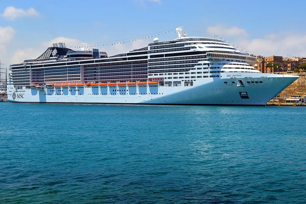 Navio MSC Divina atracado, o navio do Dominguinho em Alto Mar com saída de Santos