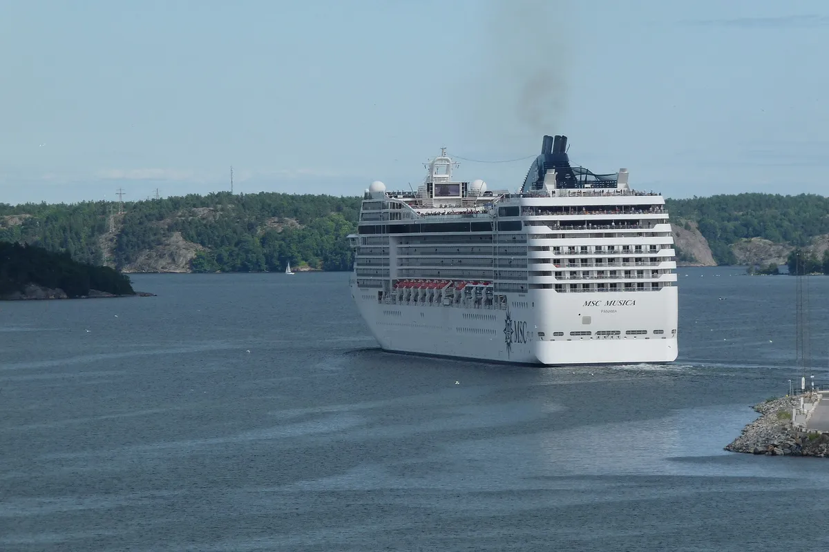 MSC Musica navegando, visto pela popa
