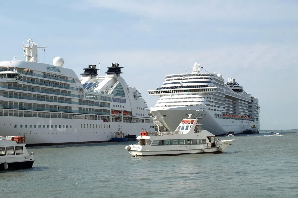 Navio da MSC Cruzeiros atracado