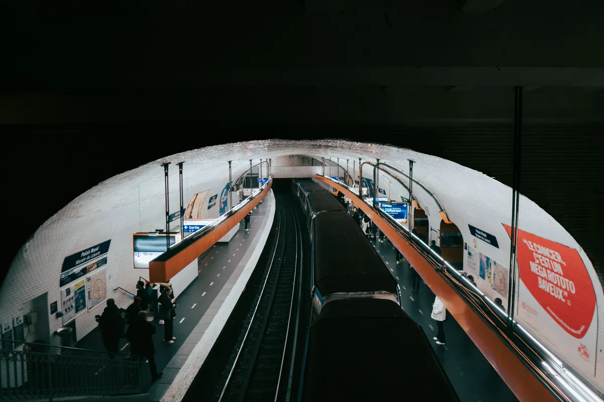 Estação de metrô em Paris, França