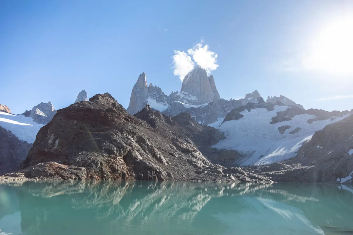 Lago e montanhas de El Chaltén, na Patagônia argentina
