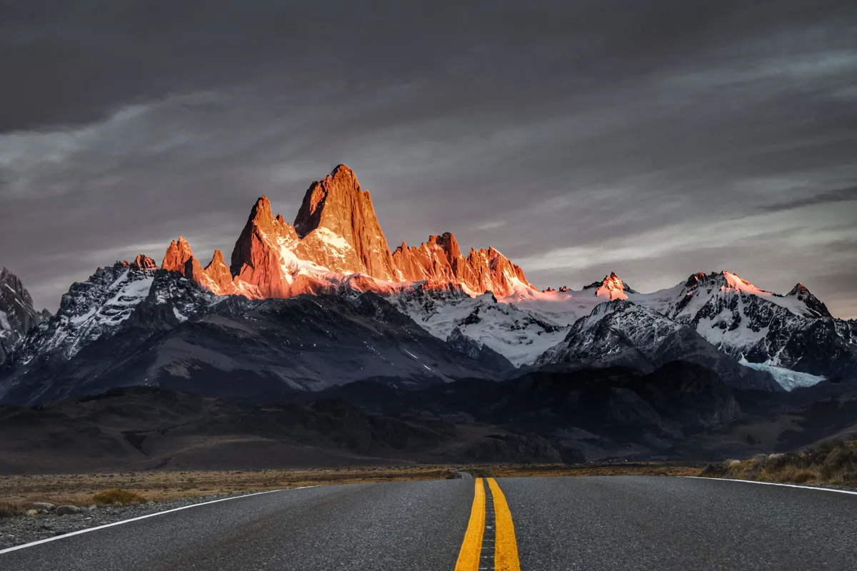 Monte Fitz Roy ao nascer do sol perto de El Chaltén, Patagônia argentina