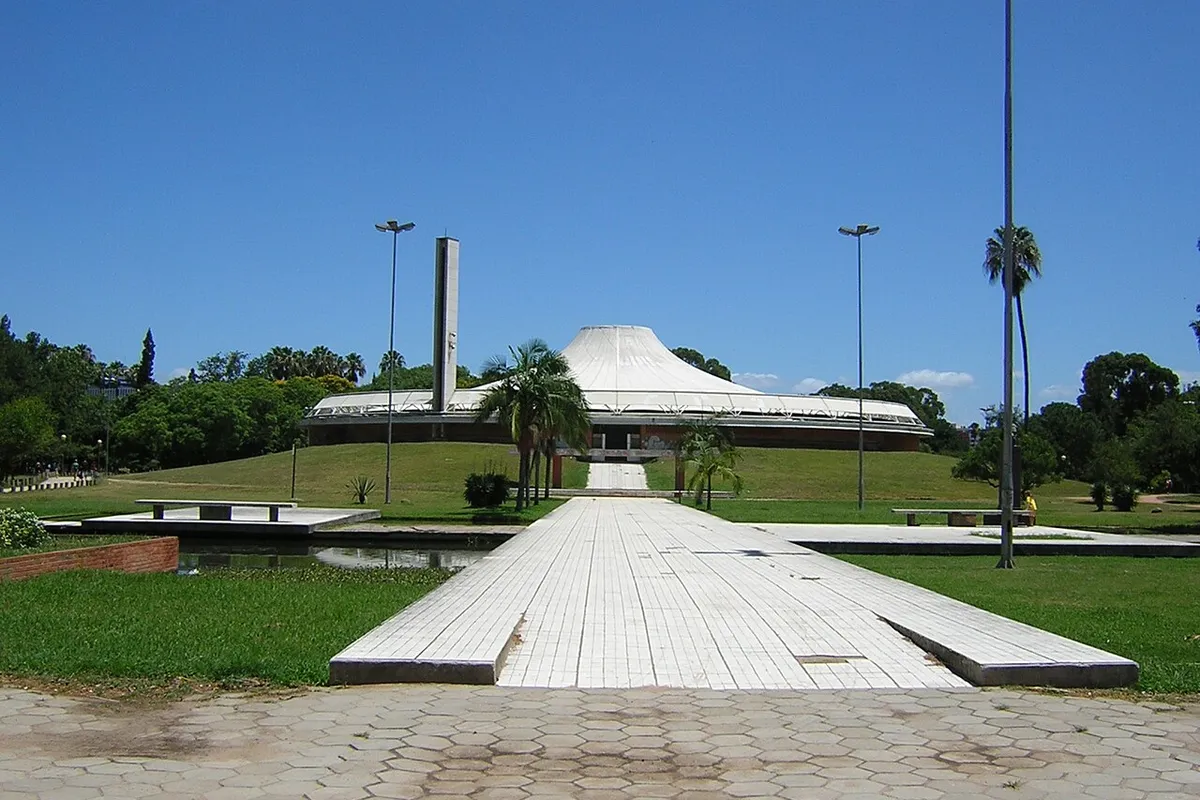 Auditório Araújo Vianna, em Porto Alegre, palco do show do Placebo em 28/02/2027