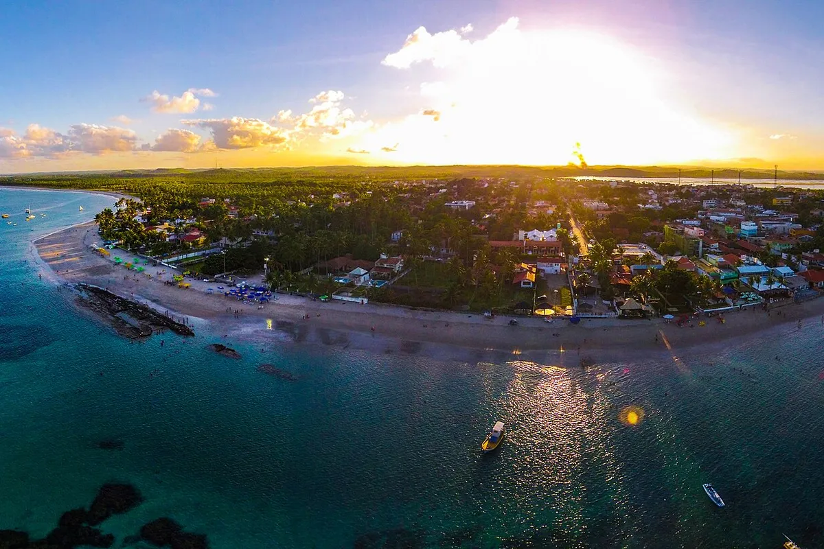 Vista aérea da vila e praia de Porto de Galinhas