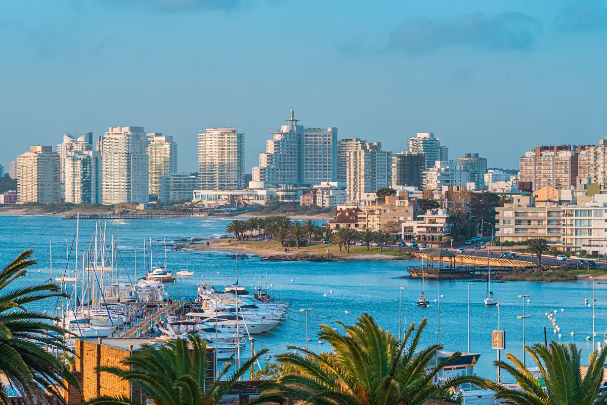 Porto e edifícios de Punta del Este, no Uruguai