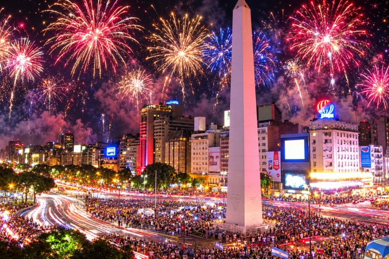 Ilustração do Obelisco de Buenos Aires à noite, com céu cheio de fogos de artifício
