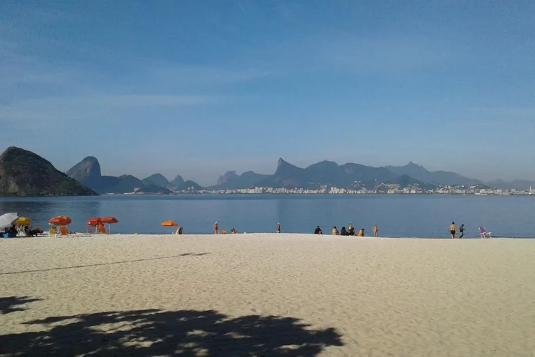 New Year’s Eve in Niterói 2027: Icaraí, João Gomes and How to Get Back