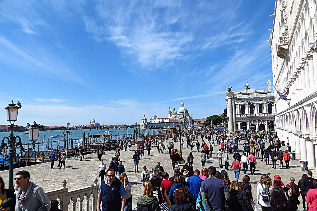 Riva degli Schiavoni em Veneza, com Palácio Ducal e vista para a Bacia de São Marcos
