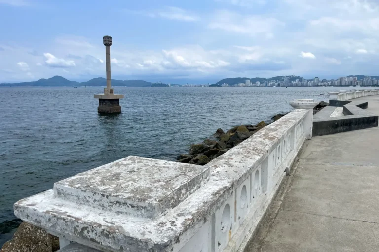 Ponta da Praia e baía de Santos, em São Paulo