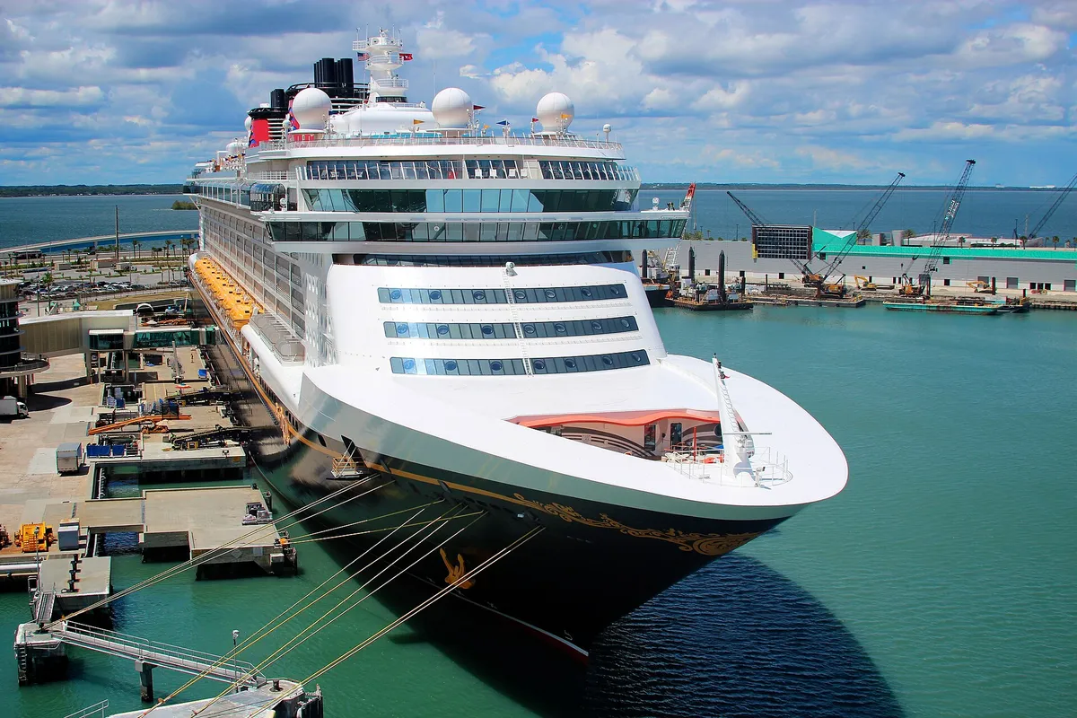 Disney Dream atracado no terminal Disney de Port Canaveral